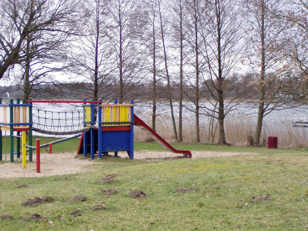 Freibad Spielplatz Neukloster See